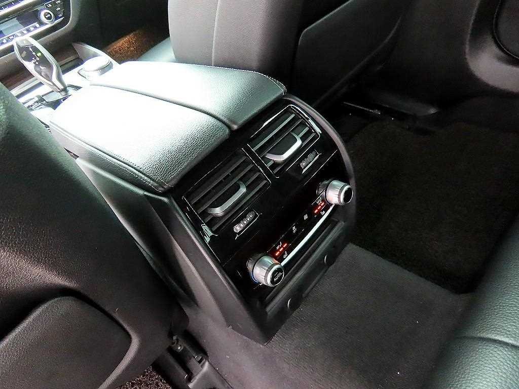 BMW 5시리즈 5시리즈 (G30) 520d xDrive M 스포츠 플러스 이미지 16