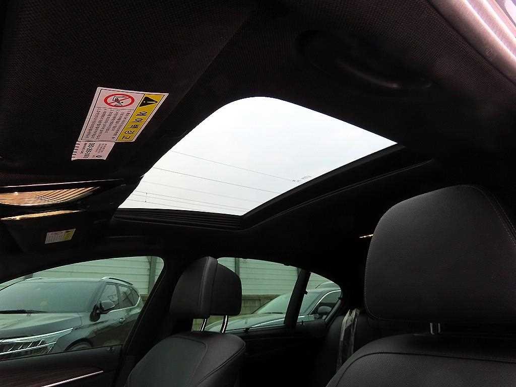 BMW 5시리즈 5시리즈 (G30) 520d xDrive M 스포츠 플러스 이미지 17