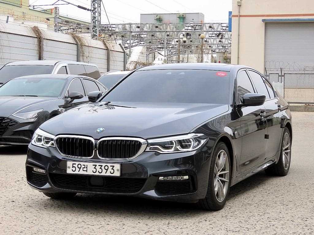 BMW 5시리즈 5시리즈 (G30) 520d xDrive M 스포츠 플러스 이미지 2
