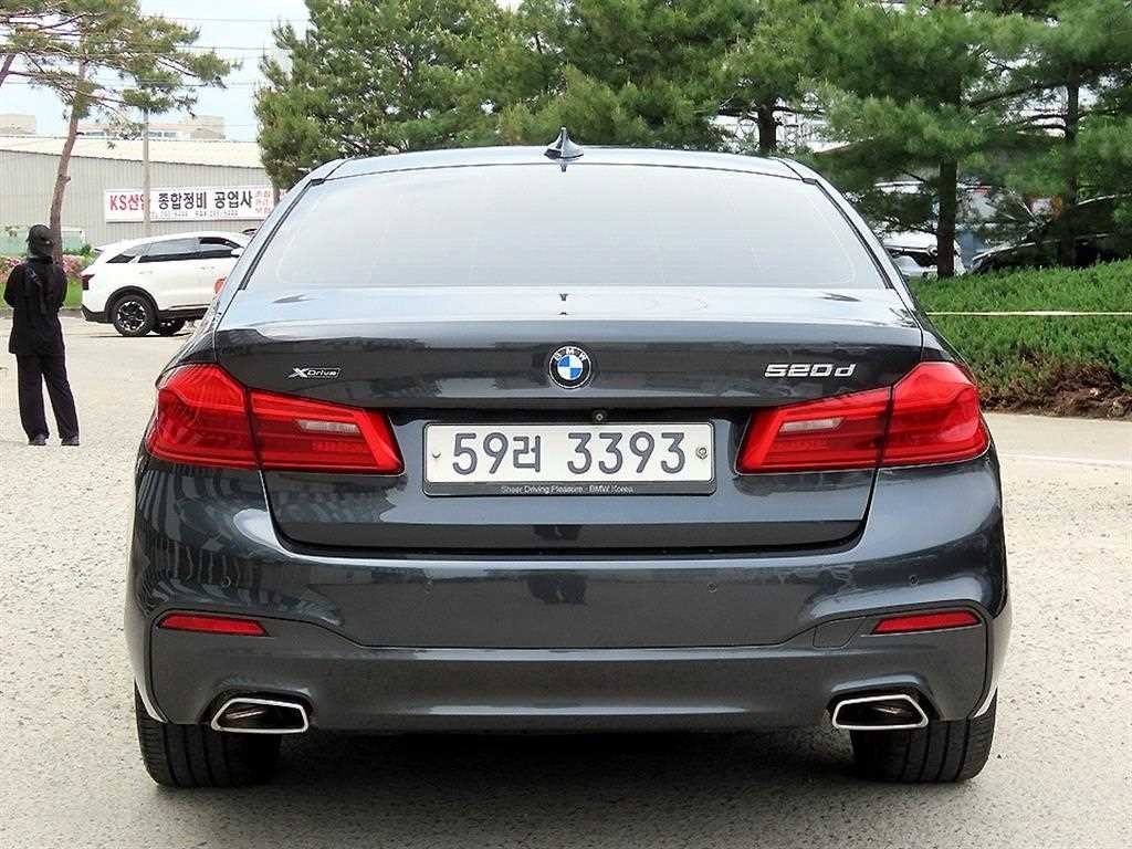 BMW 5시리즈 5시리즈 (G30) 520d xDrive M 스포츠 플러스 이미지 4