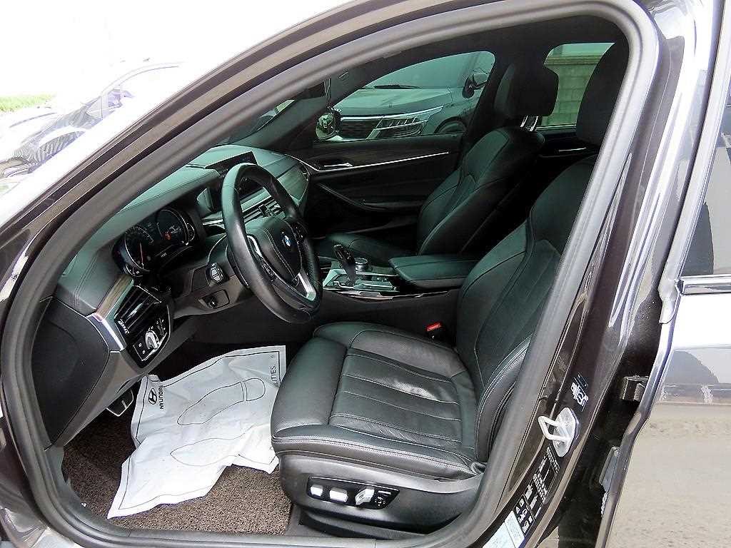 BMW 5시리즈 5시리즈 (G30) 520d xDrive M 스포츠 플러스 이미지 5