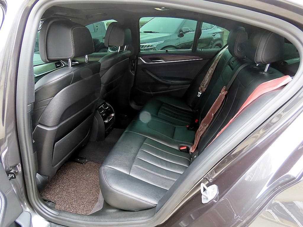BMW 5시리즈 5시리즈 (G30) 520d xDrive M 스포츠 플러스 이미지 6