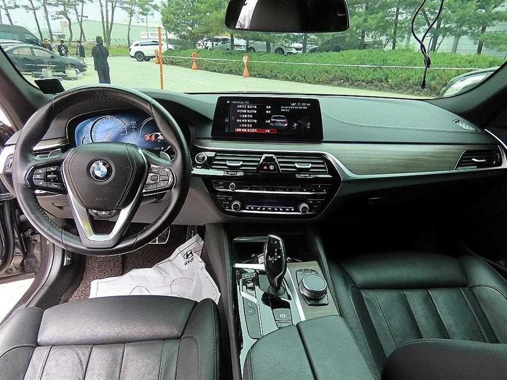 BMW 5시리즈 5시리즈 (G30) 520d xDrive M 스포츠 플러스 이미지 7