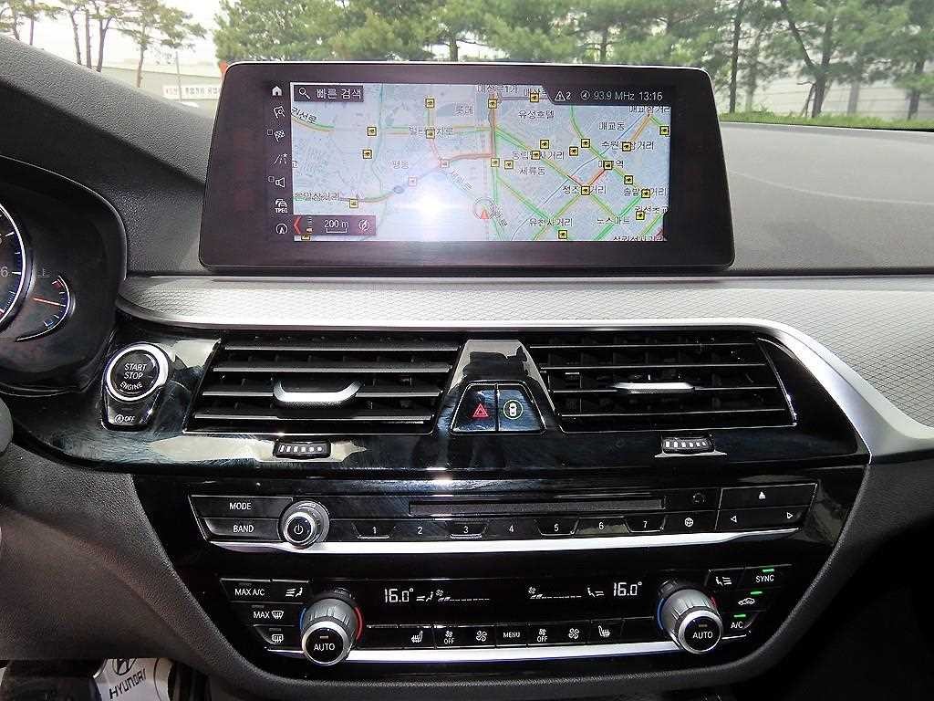 BMW 5시리즈 5시리즈 (G30) 530i xDrive M 스포츠 이미지 13