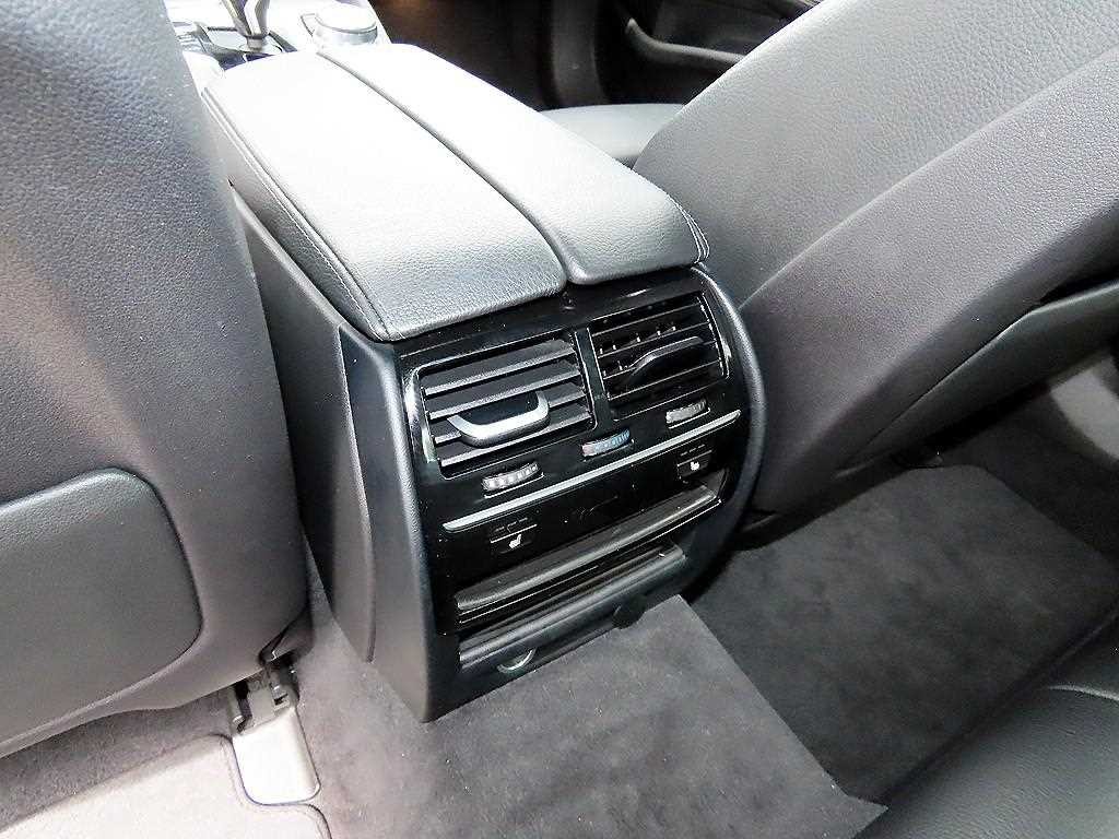 BMW 5시리즈 5시리즈 (G30) 530i xDrive M 스포츠 이미지 16