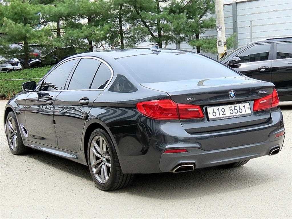 BMW 5시리즈 5시리즈 (G30) 530i xDrive M 스포츠 이미지 3