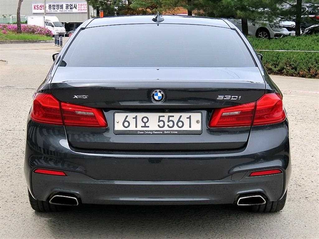 BMW 5시리즈 5시리즈 (G30) 530i xDrive M 스포츠 이미지 4