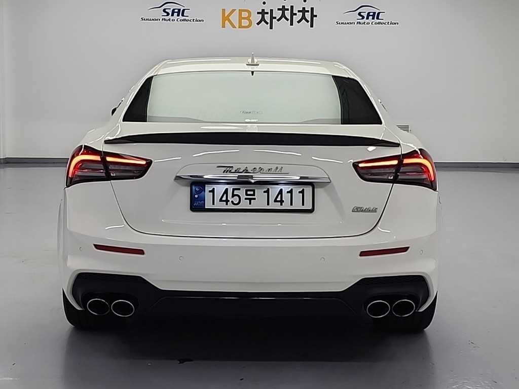 마세라티 기블리 3.0 디젤 그란스포츠 이미지 3