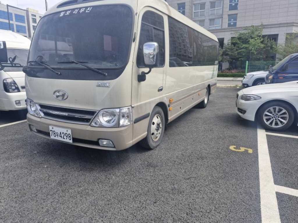 중대형버스 소형현대버스 뉴카운티 장축 리무진 15인승 이미지 3