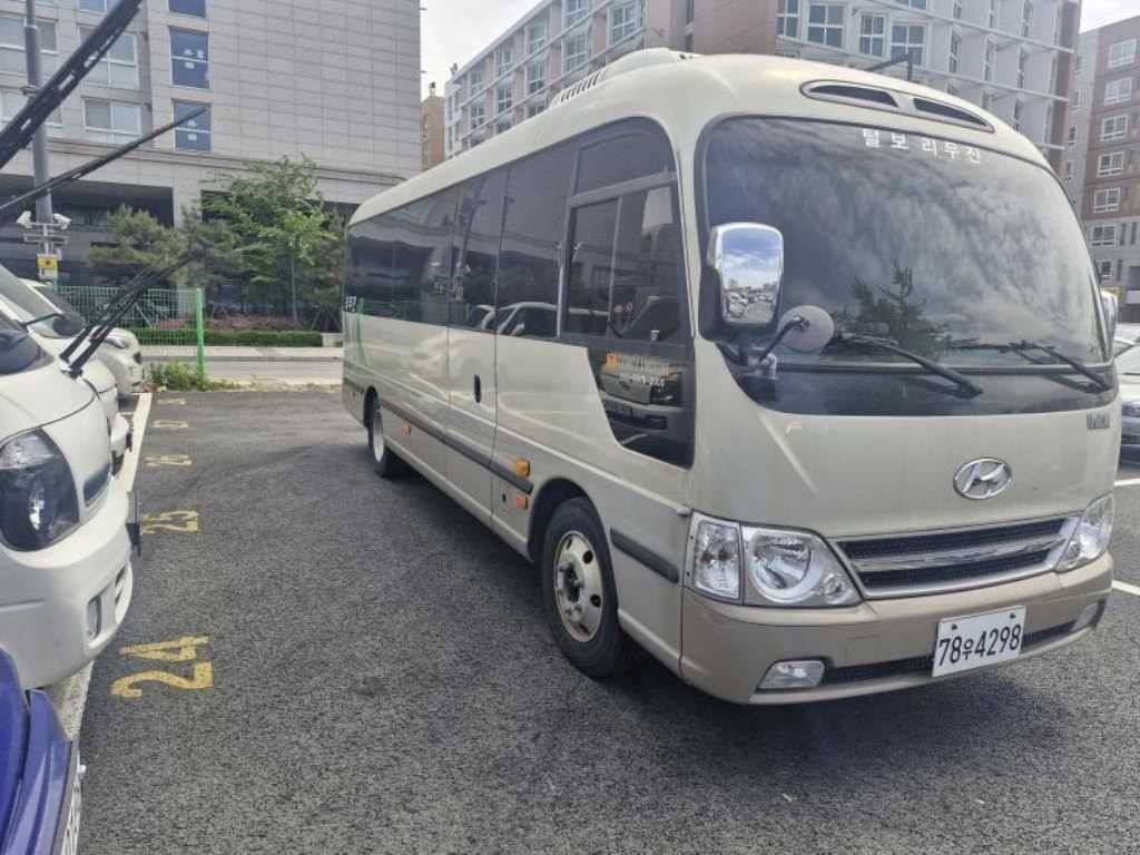 중대형버스 소형현대버스 뉴카운티 장축 리무진 15인승 이미지 4