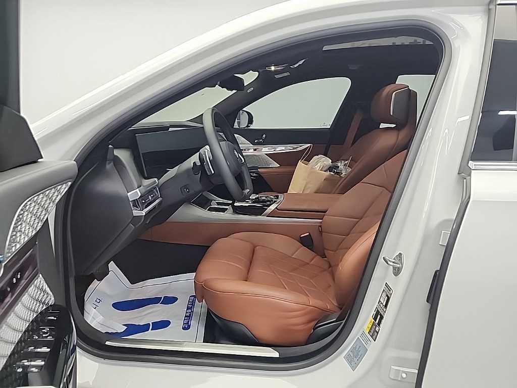 BMW 7시리즈 7시리즈 (G70) 750e xDrive 디자인 퓨어 엑셀런스 이미지 11
