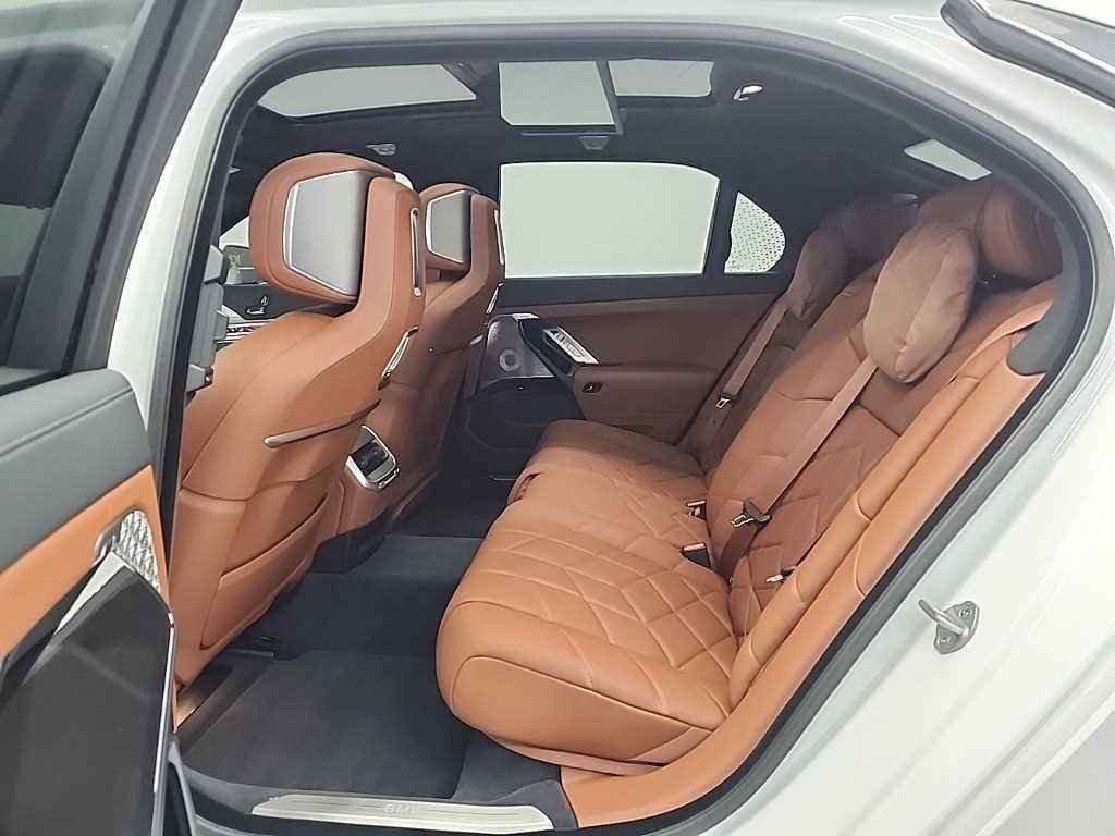 BMW 7시리즈 7시리즈 (G70) 750e xDrive 디자인 퓨어 엑셀런스 이미지 12