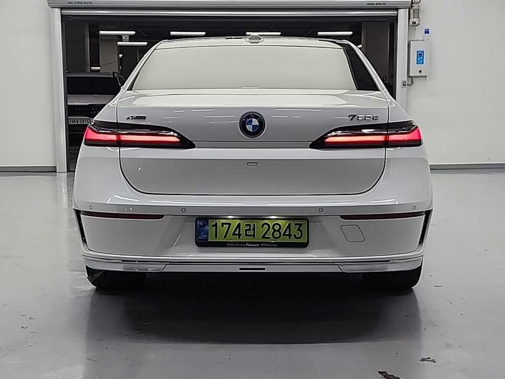 BMW 7시리즈 7시리즈 (G70) 750e xDrive 디자인 퓨어 엑셀런스 이미지 2