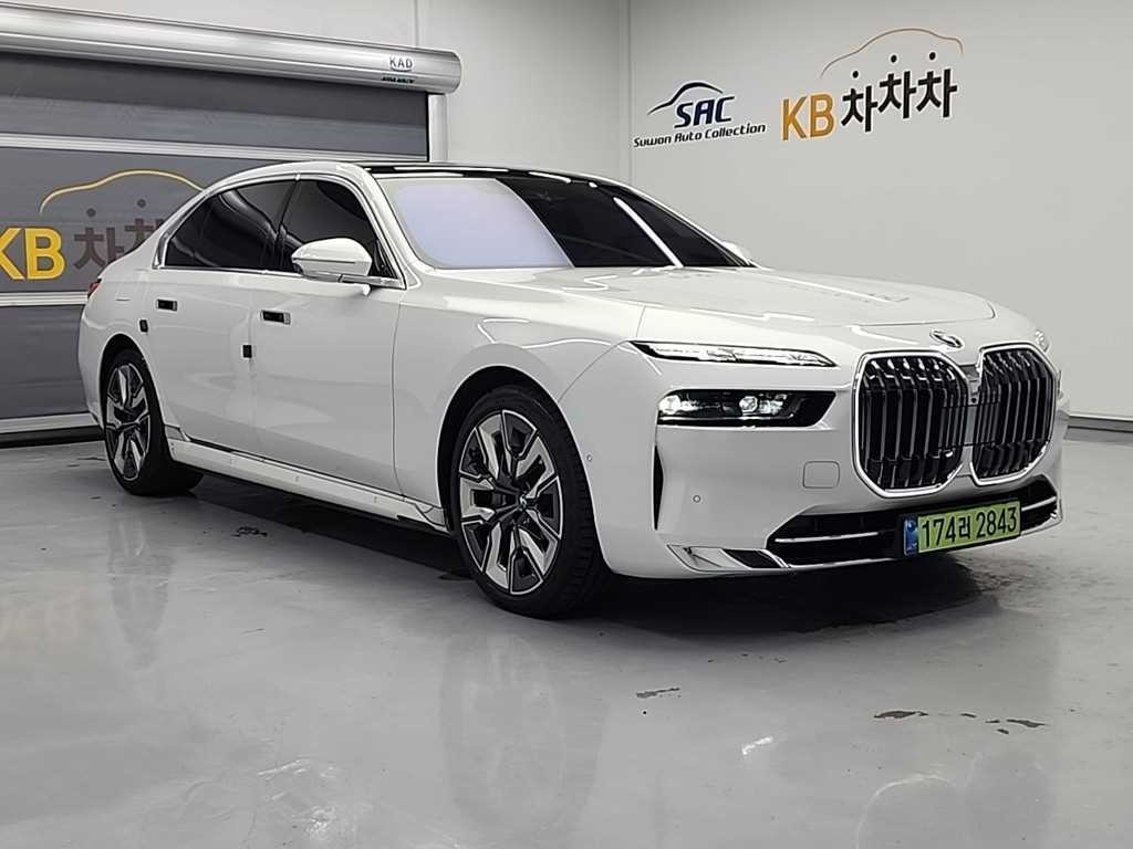 BMW 7시리즈 7시리즈 (G70) 750e xDrive 디자인 퓨어 엑셀런스 이미지 3