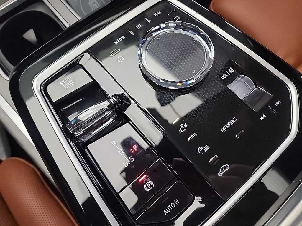 BMW 7시리즈 7시리즈 (G70) 750e xDrive 디자인 퓨어 엑셀런스 이미지 8