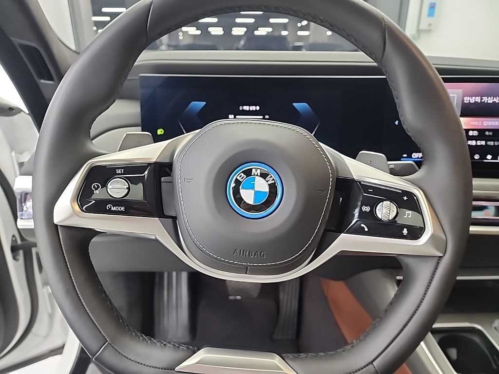 BMW 7시리즈 7시리즈 (G70) 750e xDrive 디자인 퓨어 엑셀런스 이미지 9