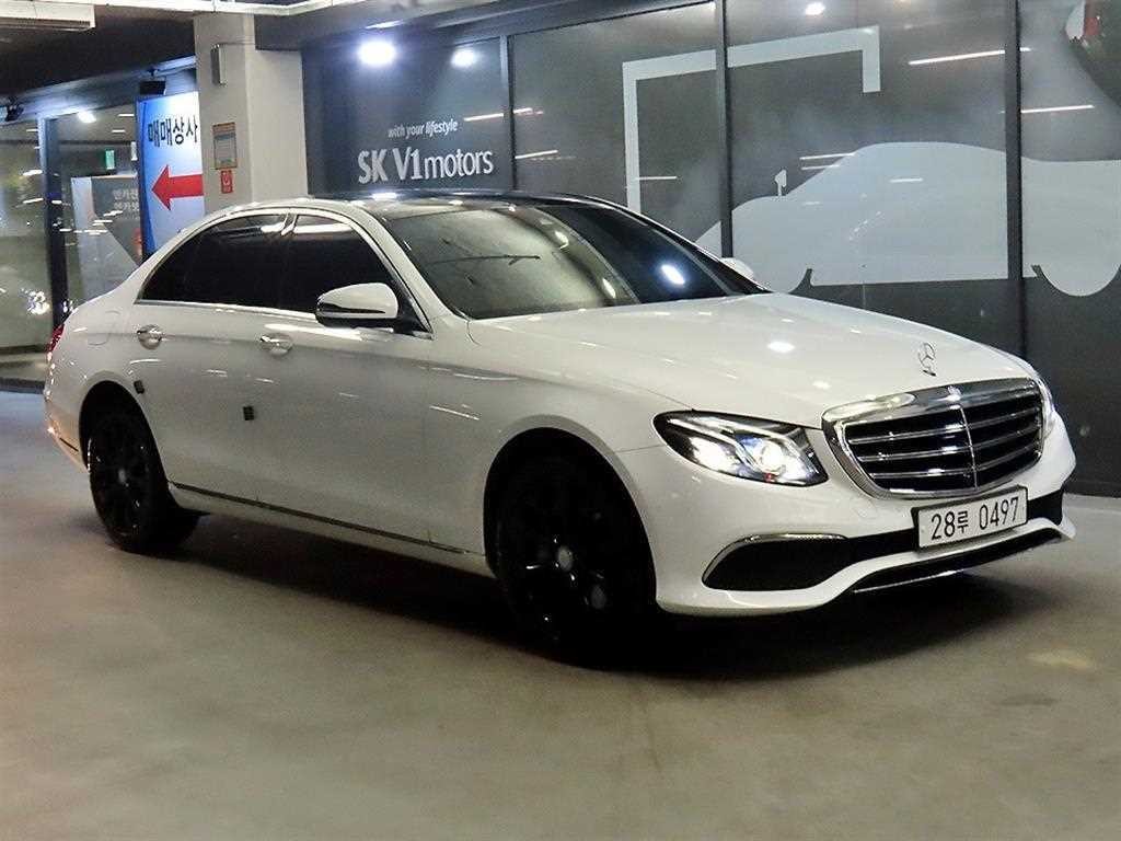 벤츠 E 클래스 E-클래스 W213 E300 4MATIC 익스클루시브 이미지 1