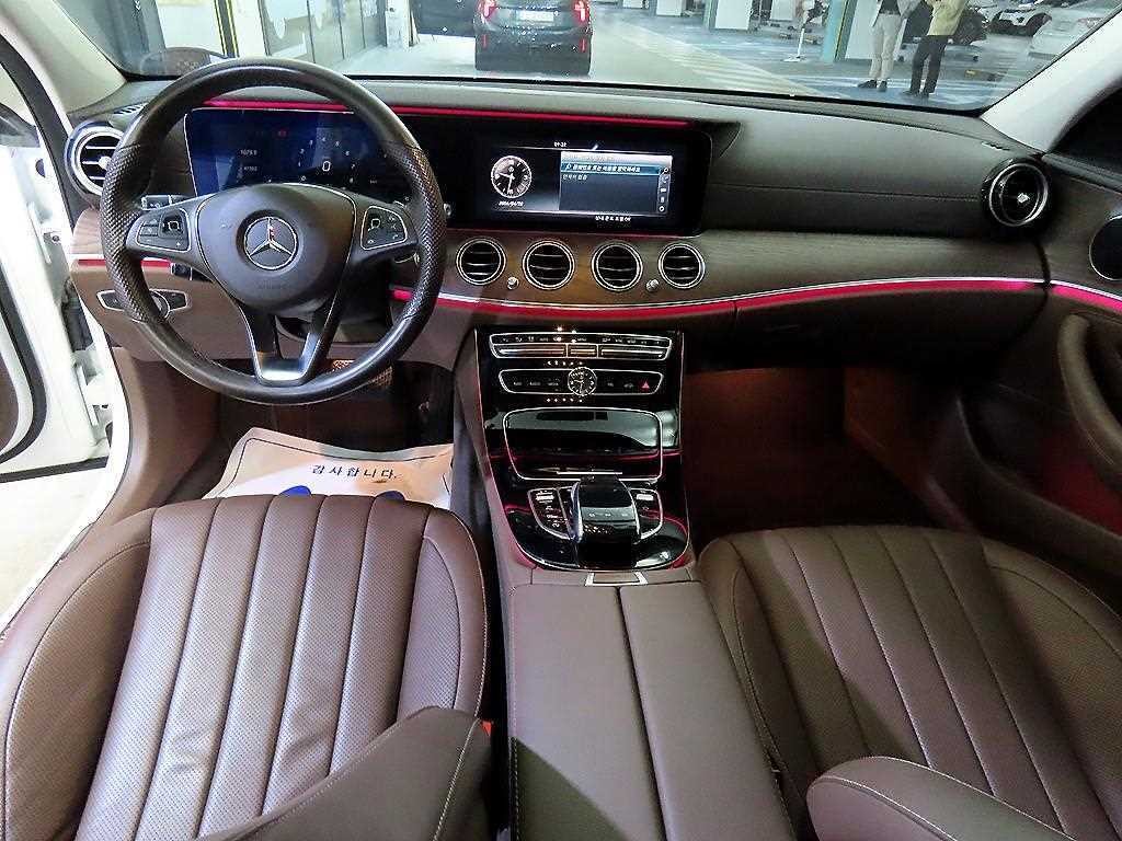 벤츠 E 클래스 E-클래스 W213 E300 4MATIC 익스클루시브 이미지 10