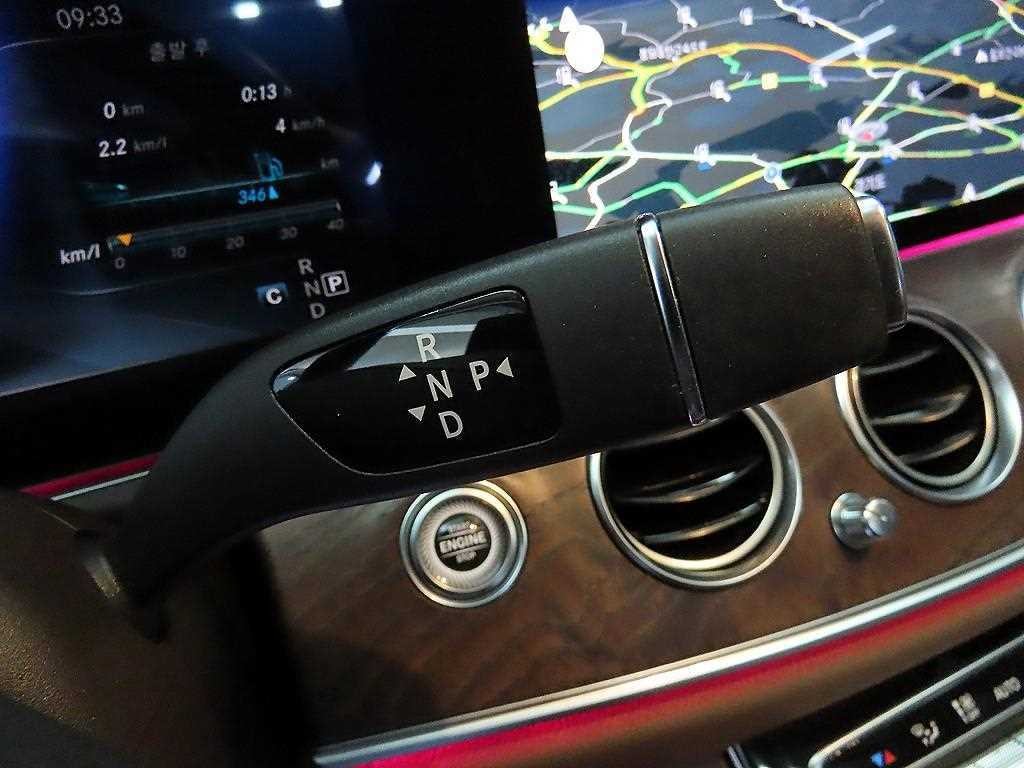 벤츠 E 클래스 E-클래스 W213 E300 4MATIC 익스클루시브 이미지 12