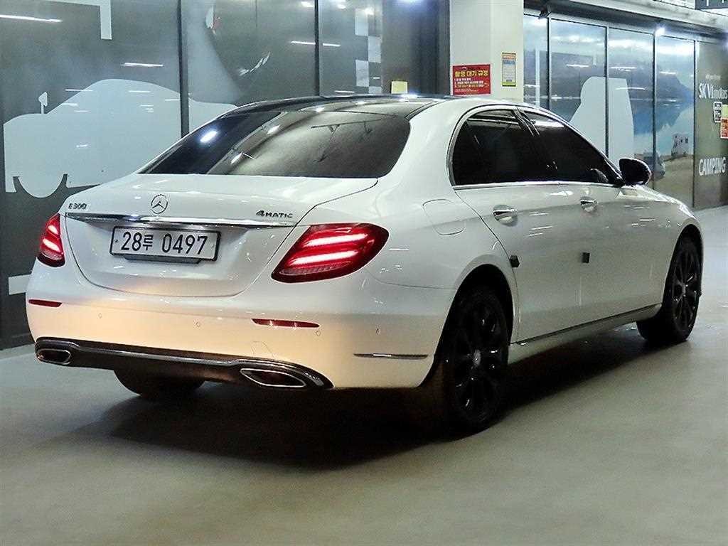 벤츠 E 클래스 E-클래스 W213 E300 4MATIC 익스클루시브 이미지 4