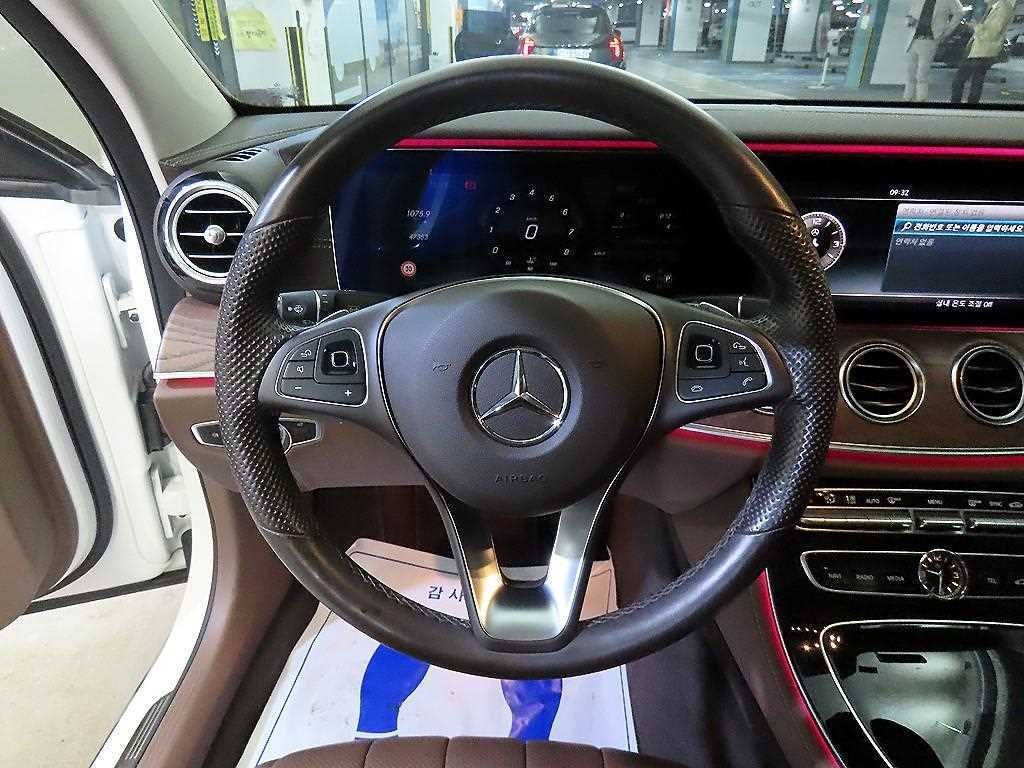 벤츠 E 클래스 E-클래스 W213 E300 4MATIC 익스클루시브 이미지 8