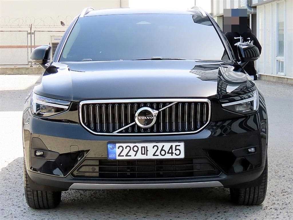 볼보 XC40 B4 AWD 얼티메이트 브라이트 이미지 1
