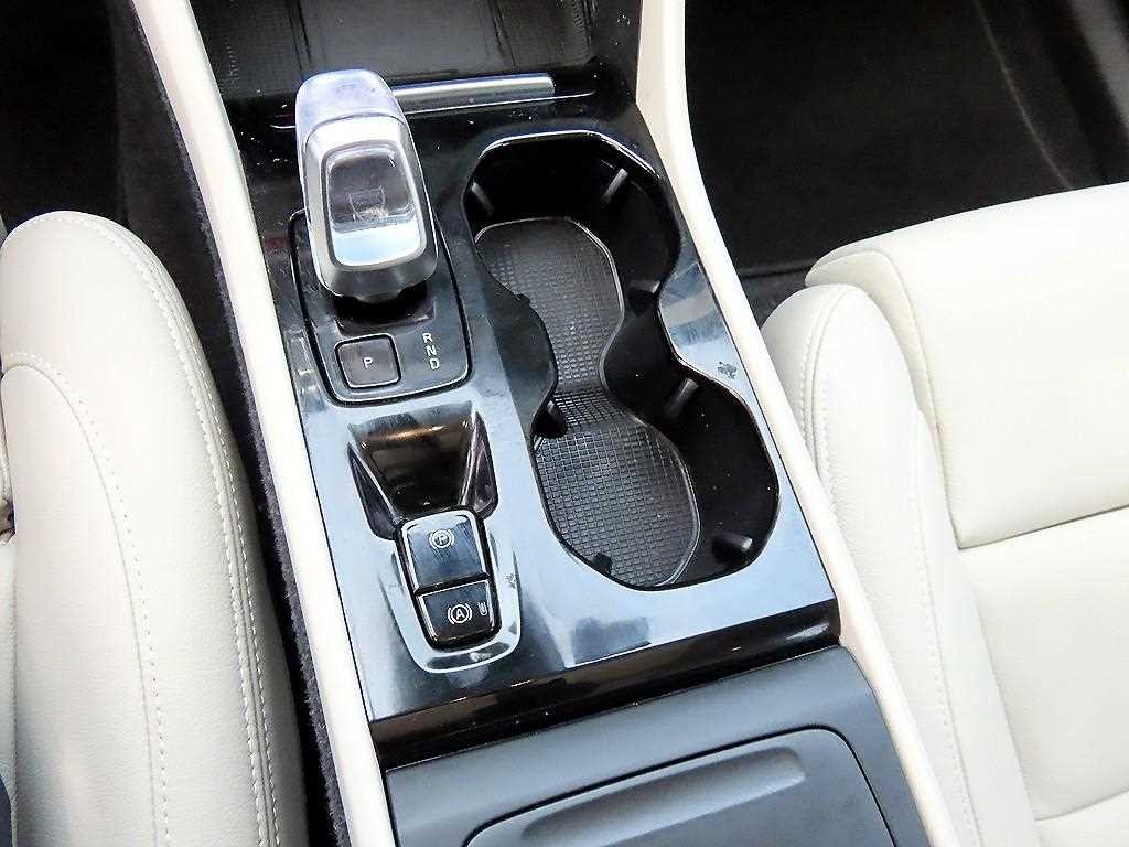 볼보 XC40 B4 AWD 얼티메이트 브라이트 이미지 10