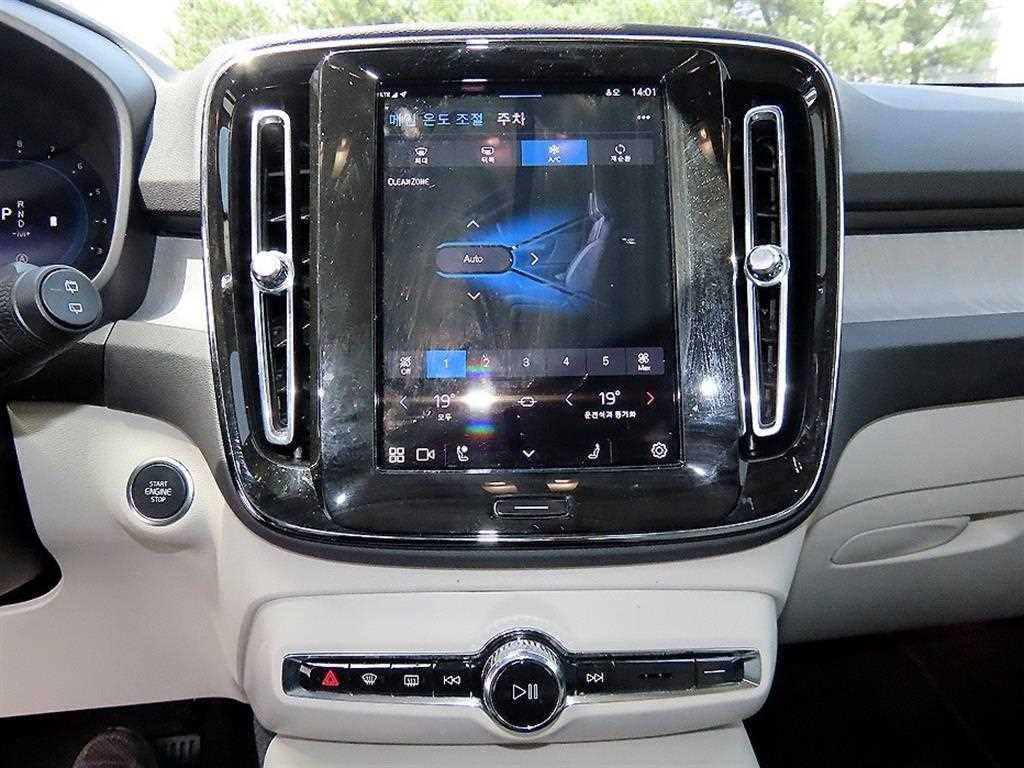 볼보 XC40 B4 AWD 얼티메이트 브라이트 이미지 12