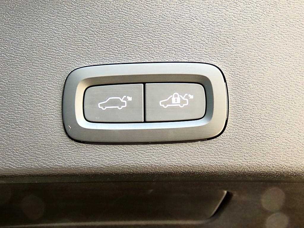 볼보 XC40 B4 AWD 얼티메이트 브라이트 이미지 17