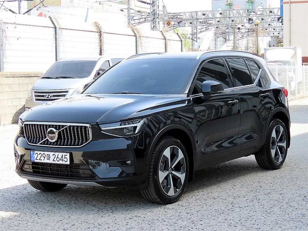 볼보 XC40 B4 AWD 얼티메이트 브라이트 이미지 2