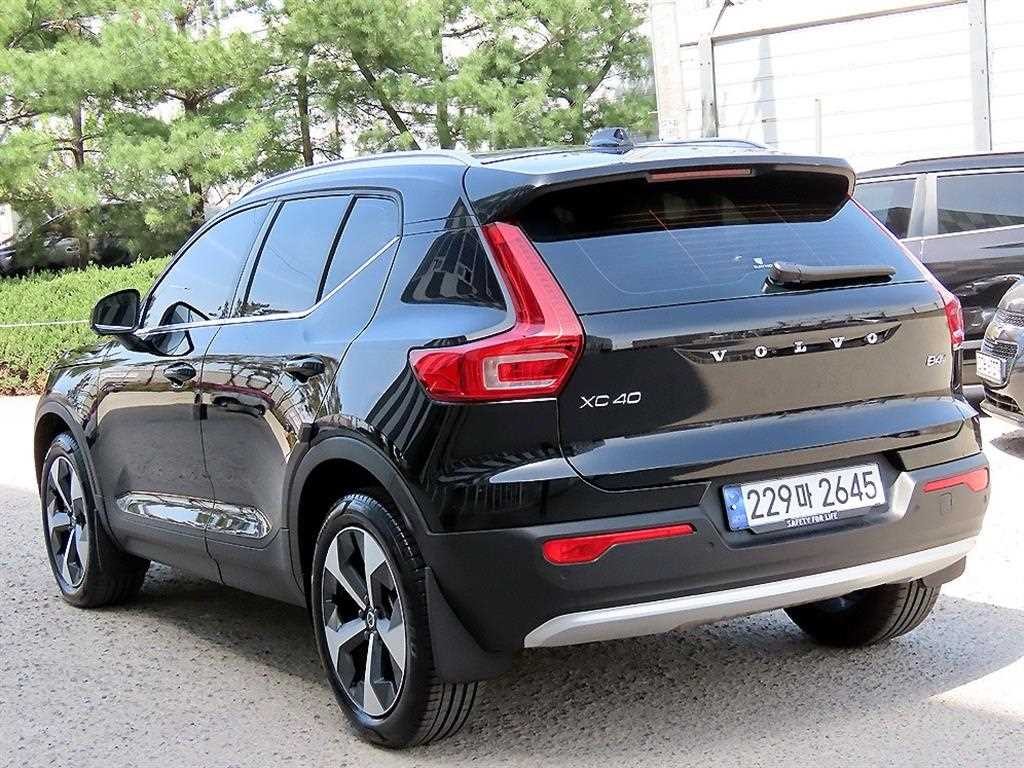 볼보 XC40 B4 AWD 얼티메이트 브라이트 이미지 3