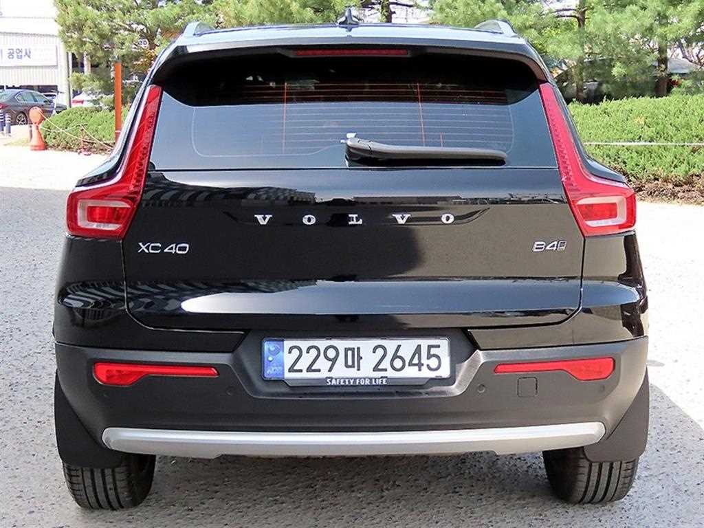 볼보 XC40 B4 AWD 얼티메이트 브라이트 이미지 4