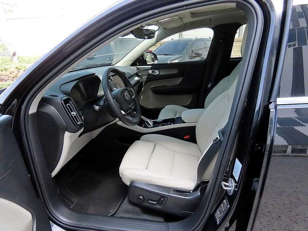 볼보 XC40 B4 AWD 얼티메이트 브라이트 이미지 5