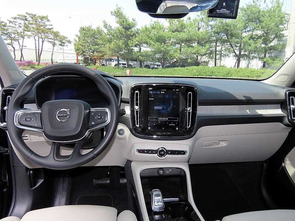 볼보 XC40 B4 AWD 얼티메이트 브라이트 이미지 7
