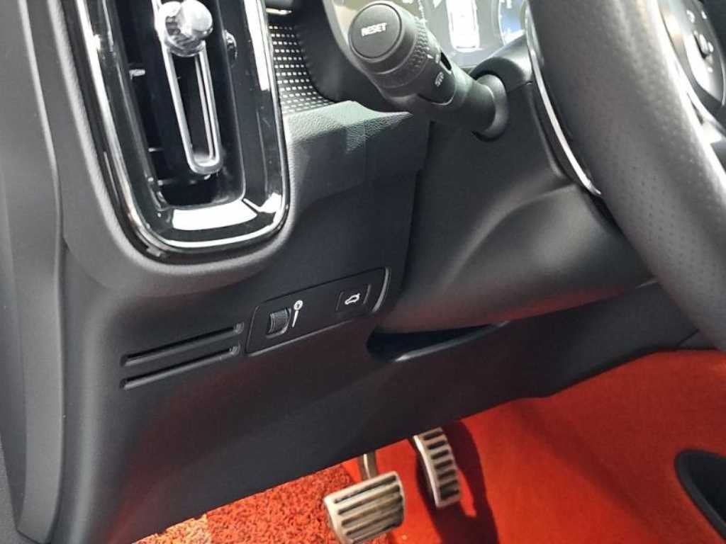 볼보 XC40 T4 4WD R-디자인 이미지 14