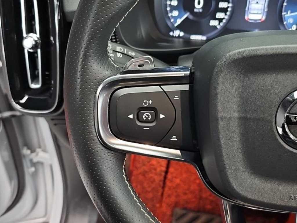 볼보 XC40 T4 4WD R-디자인 이미지 8