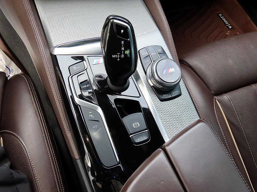 BMW 5시리즈 5시리즈 (G30) 520d xDrive M 스포츠 플러스 이미지 11