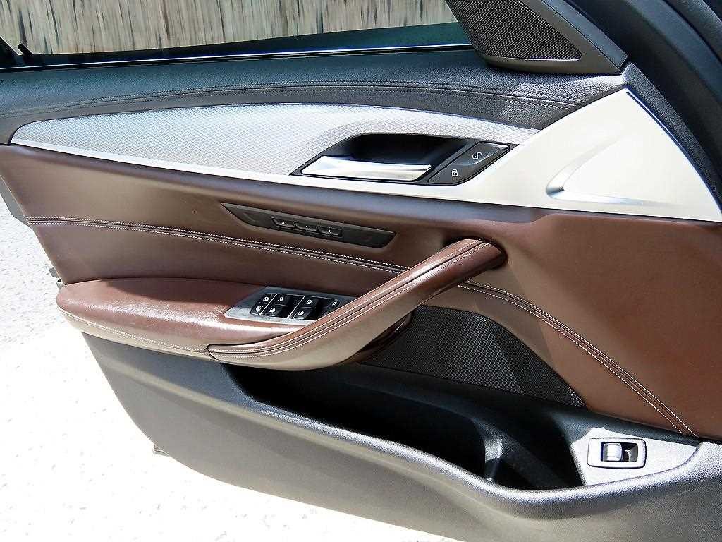 BMW 5시리즈 5시리즈 (G30) 520d xDrive M 스포츠 플러스 이미지 12