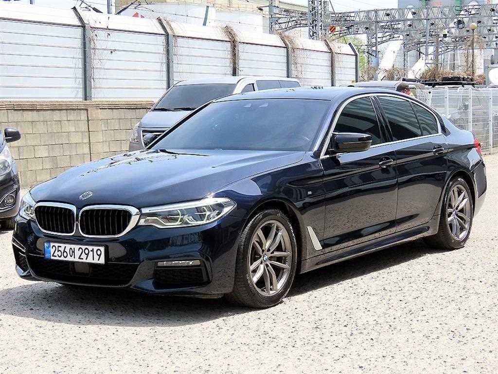 BMW 5시리즈 5시리즈 (G30) 520d xDrive M 스포츠 플러스 이미지 2