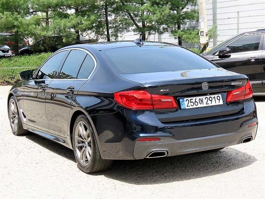 BMW 5시리즈 5시리즈 (G30) 520d xDrive M 스포츠 플러스 이미지 3