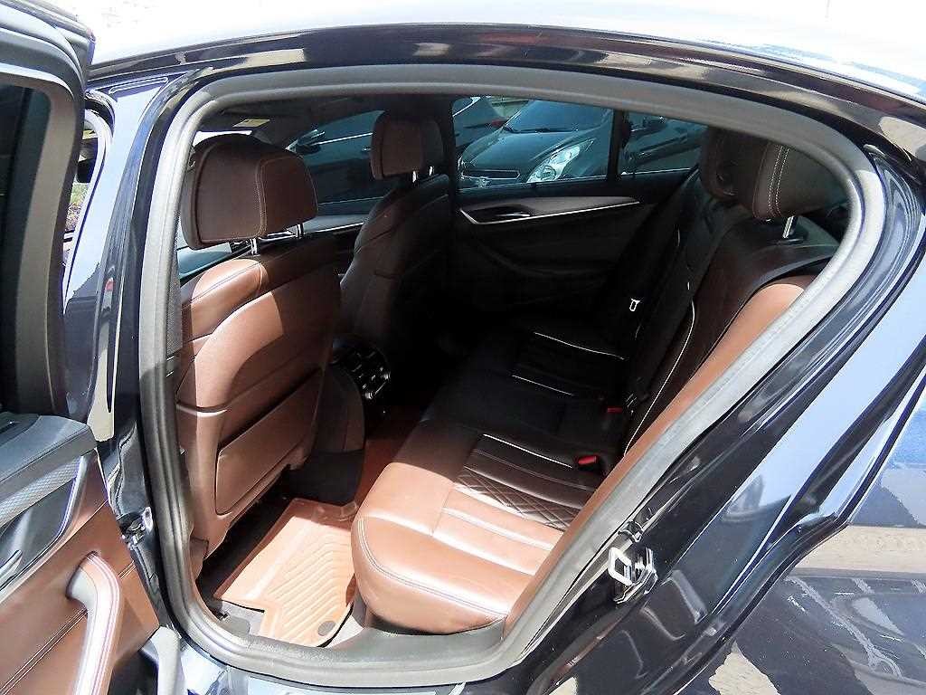 BMW 5시리즈 5시리즈 (G30) 520d xDrive M 스포츠 플러스 이미지 6