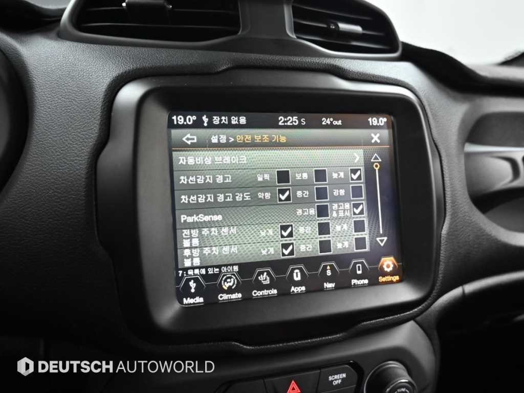 지프 레니게이드 2.4 리미티드 AWD 이미지 16