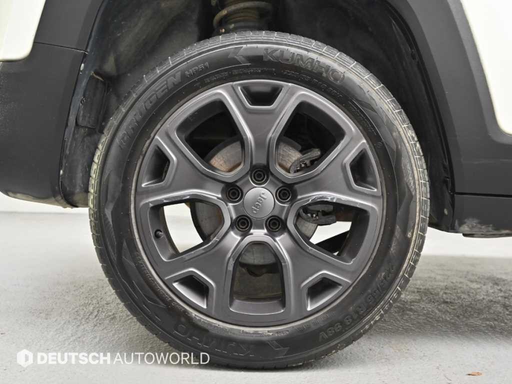 지프 레니게이드 2.4 리미티드 AWD 이미지 5