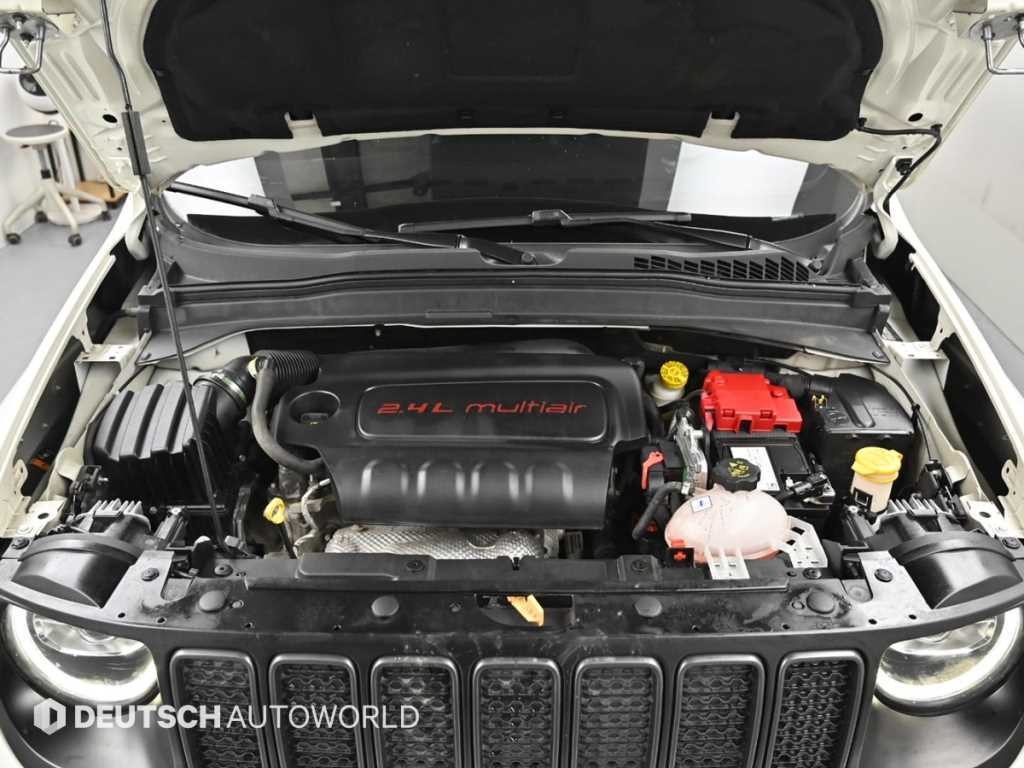 지프 레니게이드 2.4 리미티드 AWD 이미지 6