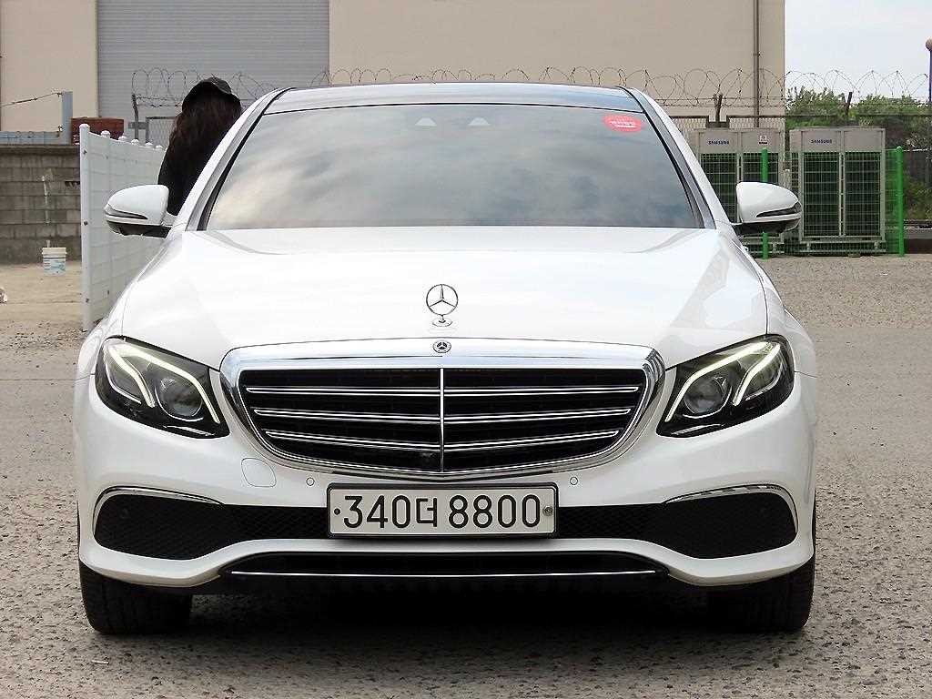 벤츠 E 클래스 E-클래스 W213 E300 4MATIC 익스클루시브 이미지 1