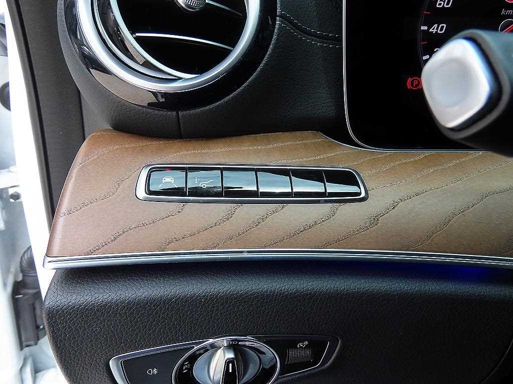 벤츠 E 클래스 E-클래스 W213 E300 4MATIC 익스클루시브 이미지 12