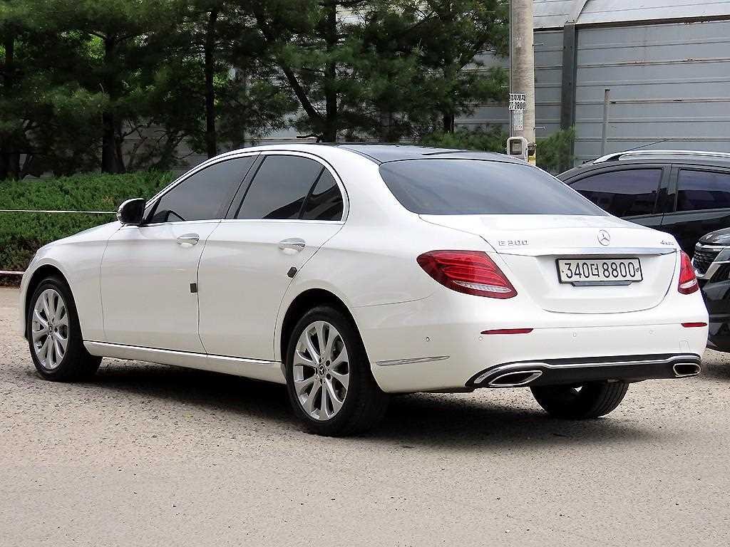 벤츠 E 클래스 E-클래스 W213 E300 4MATIC 익스클루시브 이미지 3