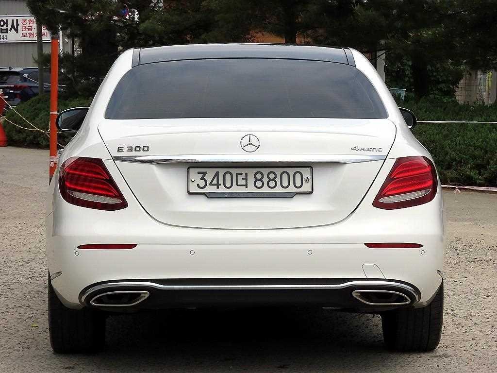벤츠 E 클래스 E-클래스 W213 E300 4MATIC 익스클루시브 이미지 4