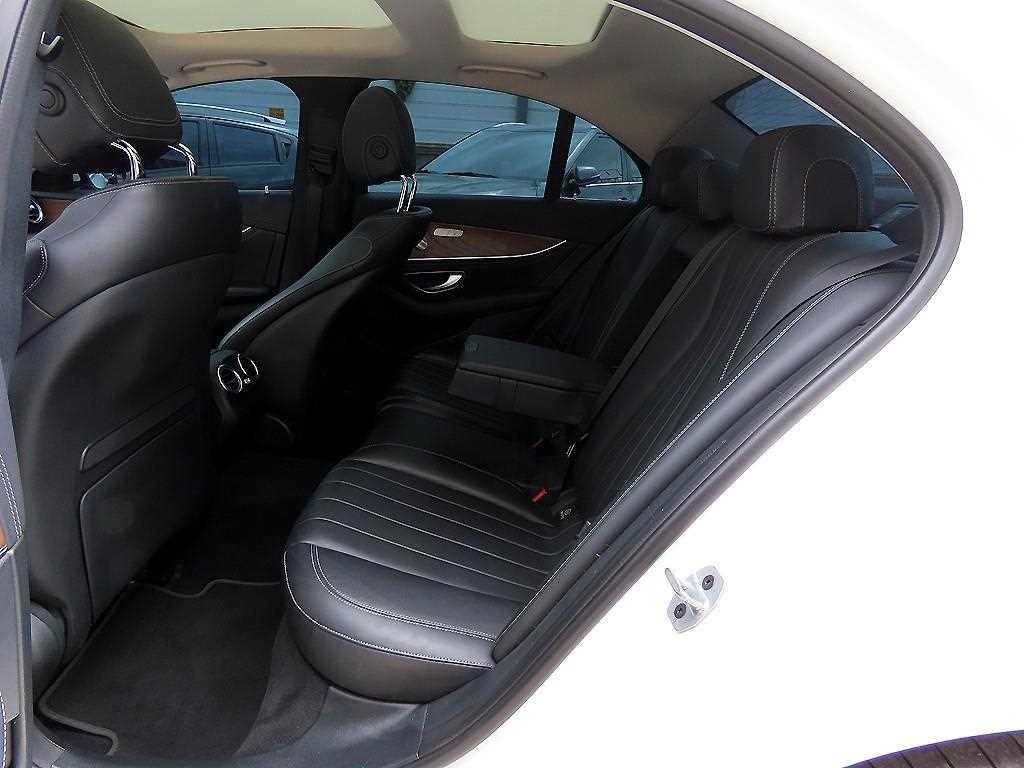 벤츠 E 클래스 E-클래스 W213 E300 4MATIC 익스클루시브 이미지 6