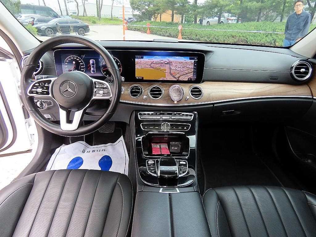벤츠 E 클래스 E-클래스 W213 E300 4MATIC 익스클루시브 이미지 7